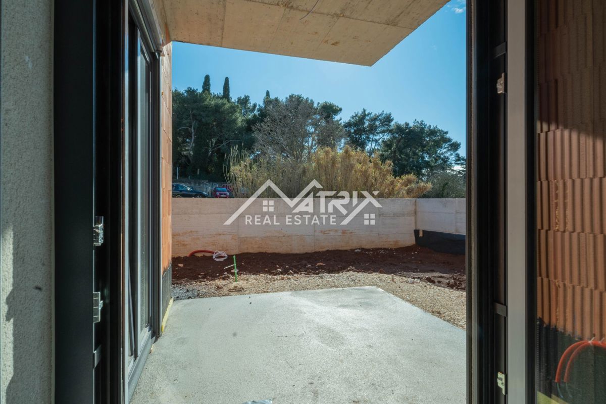 Pula, 1-sobno pritlično stanovanje z vrtom in parkiriščem