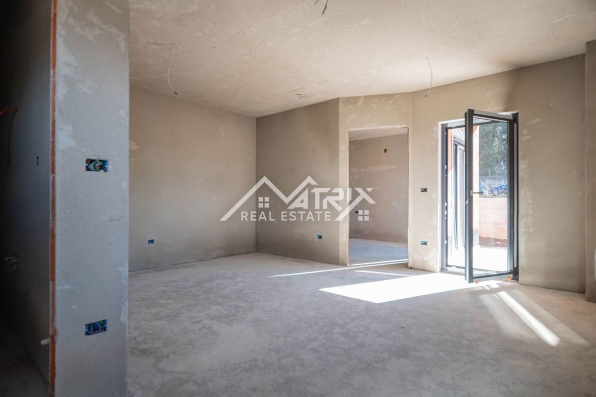 Pula, 1-sobno pritlično stanovanje z vrtom in parkiriščem