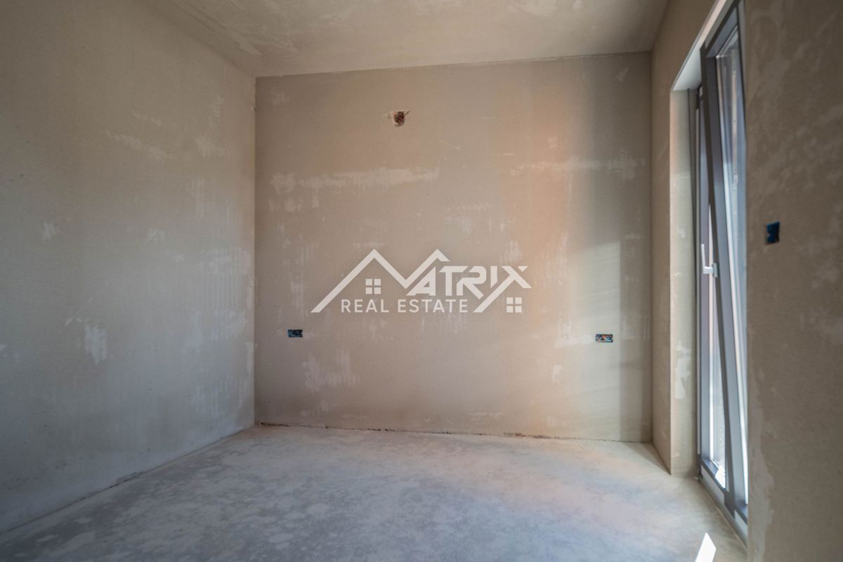 Pula, 1-sobno pritlično stanovanje z vrtom in parkiriščem