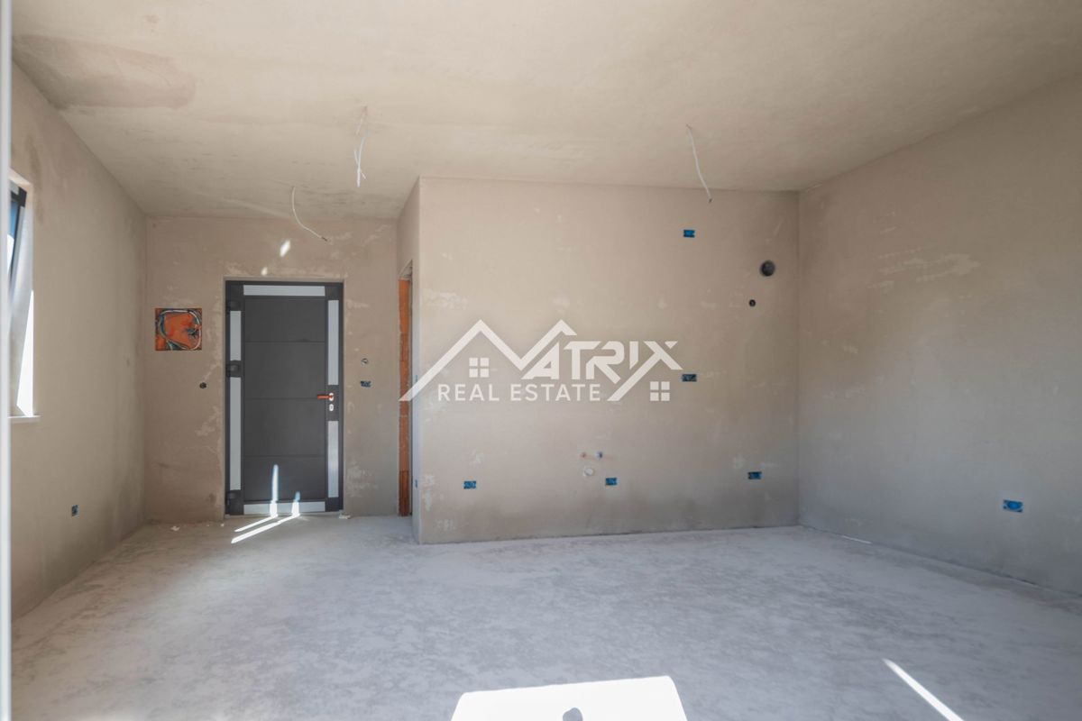 Pula, 1-sobno pritlično stanovanje z vrtom in parkiriščem