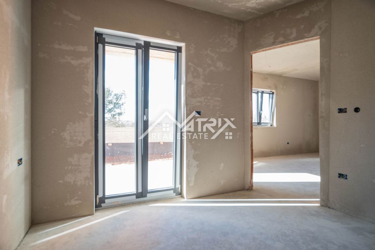 Pula, 1-sobno pritlično stanovanje z vrtom in parkiriščem