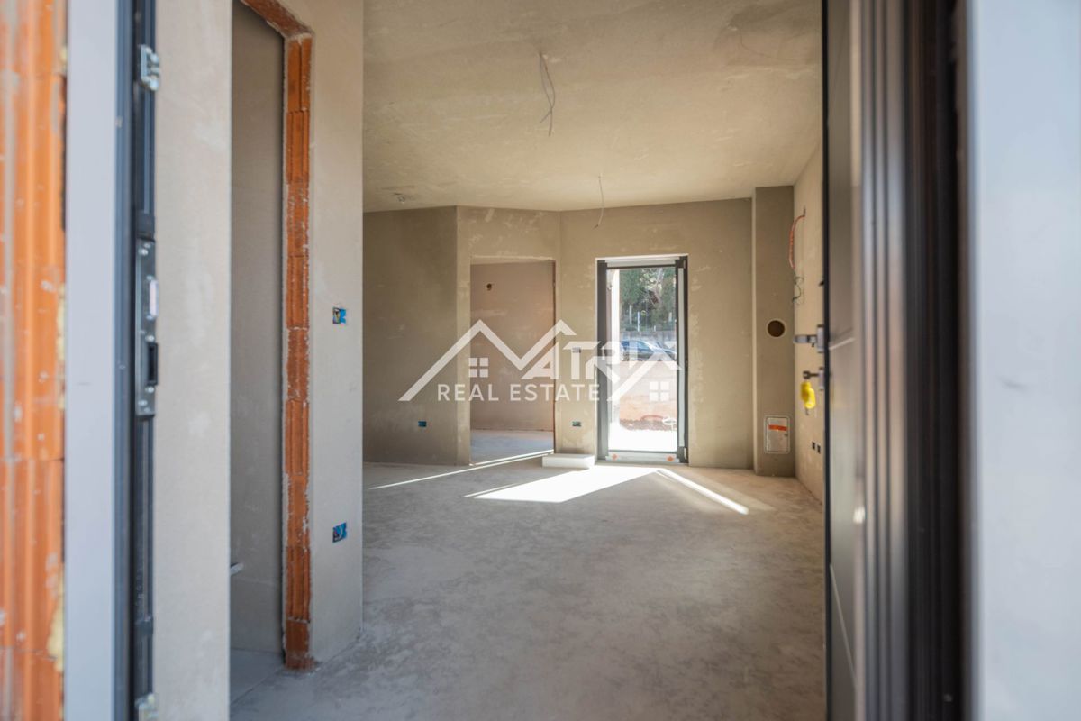 Pula, 1-sobno pritlično stanovanje z vrtom in parkiriščem