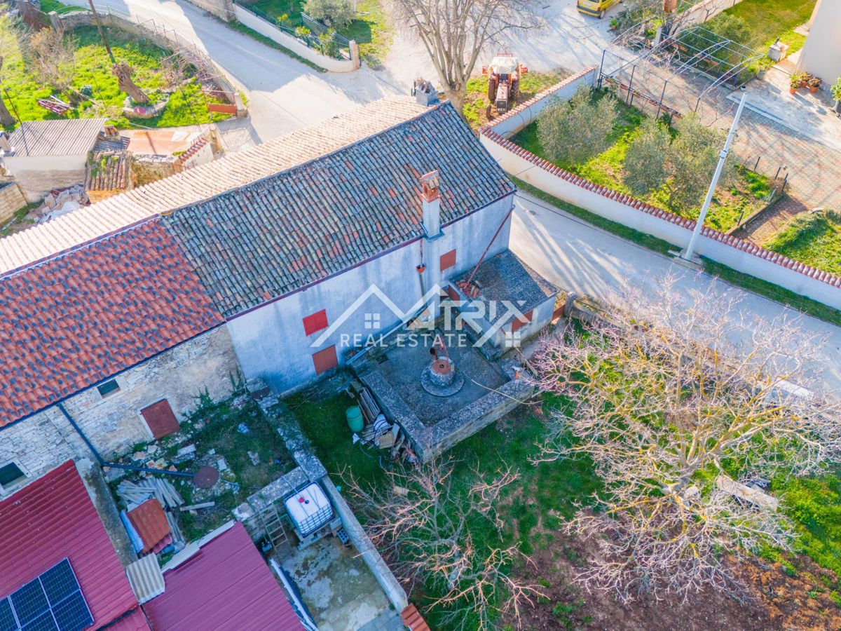 Istrska hiša za prenovo v mirni vasi v okolici Vodnjana