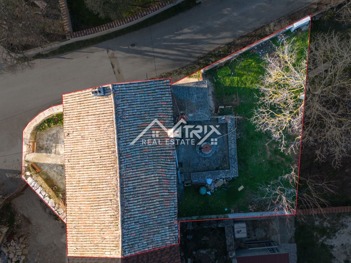 Istrska hiša za prenovo v mirni vasi v okolici Vodnjana