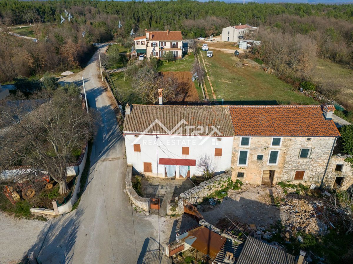 Istrska hiša za prenovo v mirni vasi v okolici Vodnjana