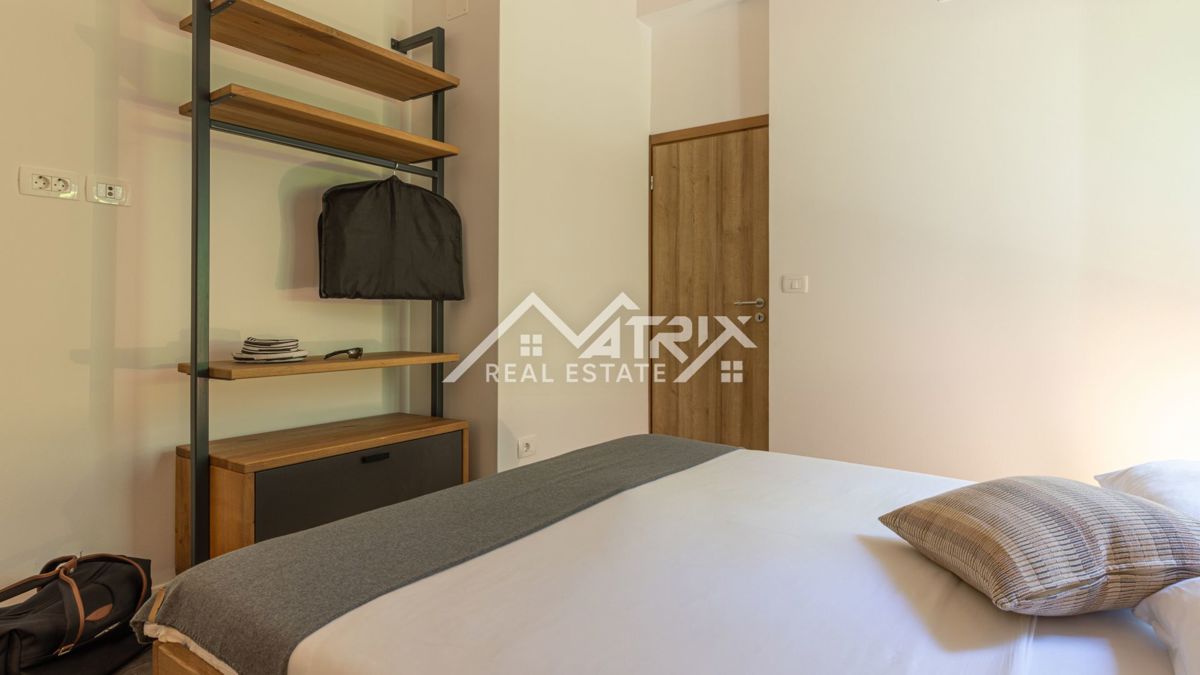 Umag, edinstvena vila z bazenom na mirni lokaciji, 600 m od morja