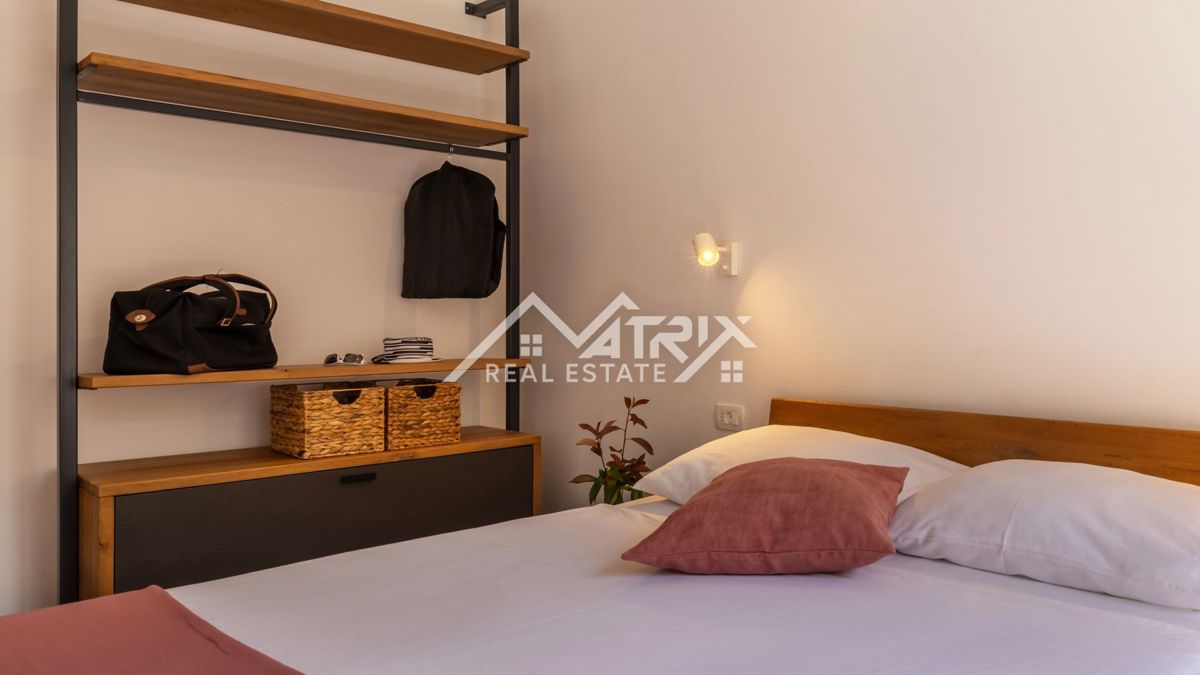 Umag, edinstvena vila z bazenom na mirni lokaciji, 600 m od morja