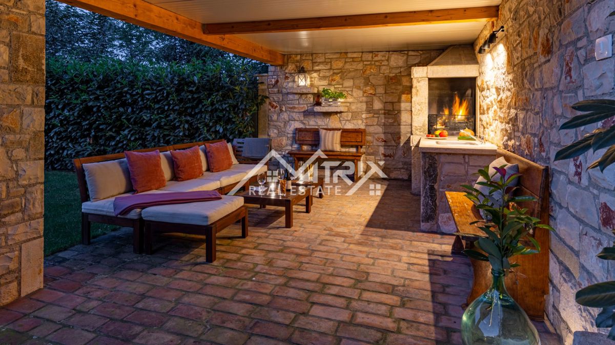 Umag, edinstvena vila z bazenom na mirni lokaciji, 600 m od morja