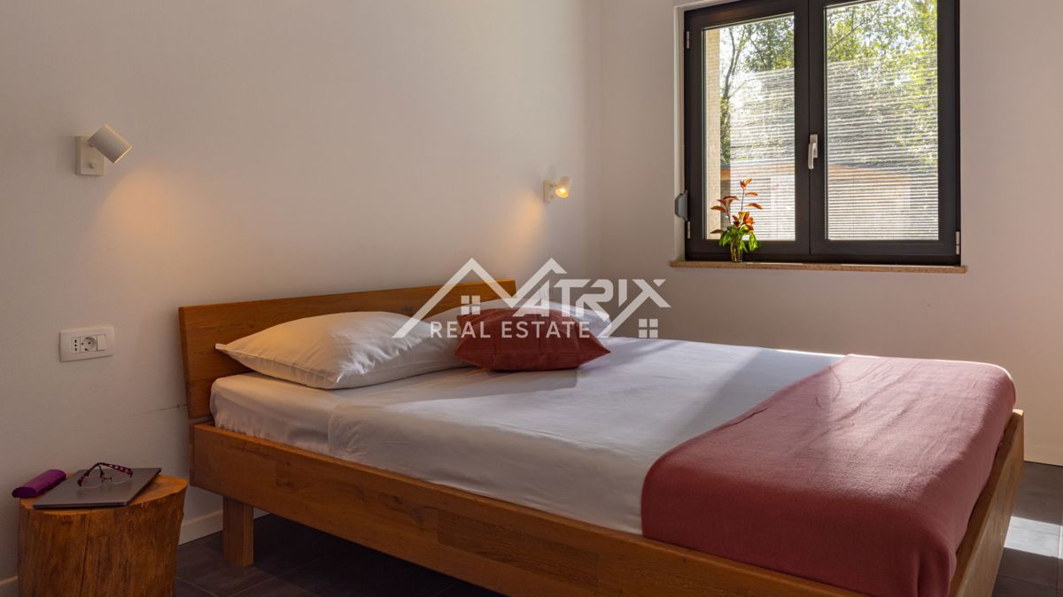 Umag, edinstvena vila z bazenom na mirni lokaciji, 600 m od morja