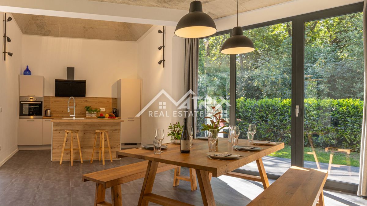 Umag, edinstvena vila z bazenom na mirni lokaciji, 600 m od morja