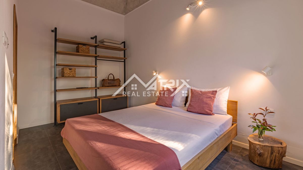 Umag, edinstvena vila z bazenom na mirni lokaciji, 600 m od morja