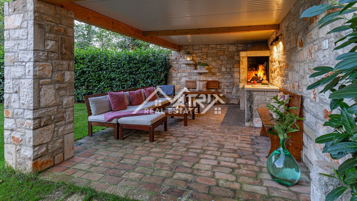 Umag, edinstvena vila z bazenom na mirni lokaciji, 600 m od morja