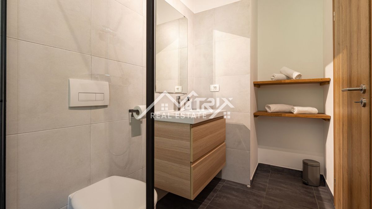 Umag, edinstvena vila z bazenom na mirni lokaciji, 600 m od morja