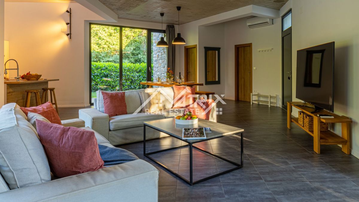 Umag, edinstvena vila z bazenom na mirni lokaciji, 600 m od morja