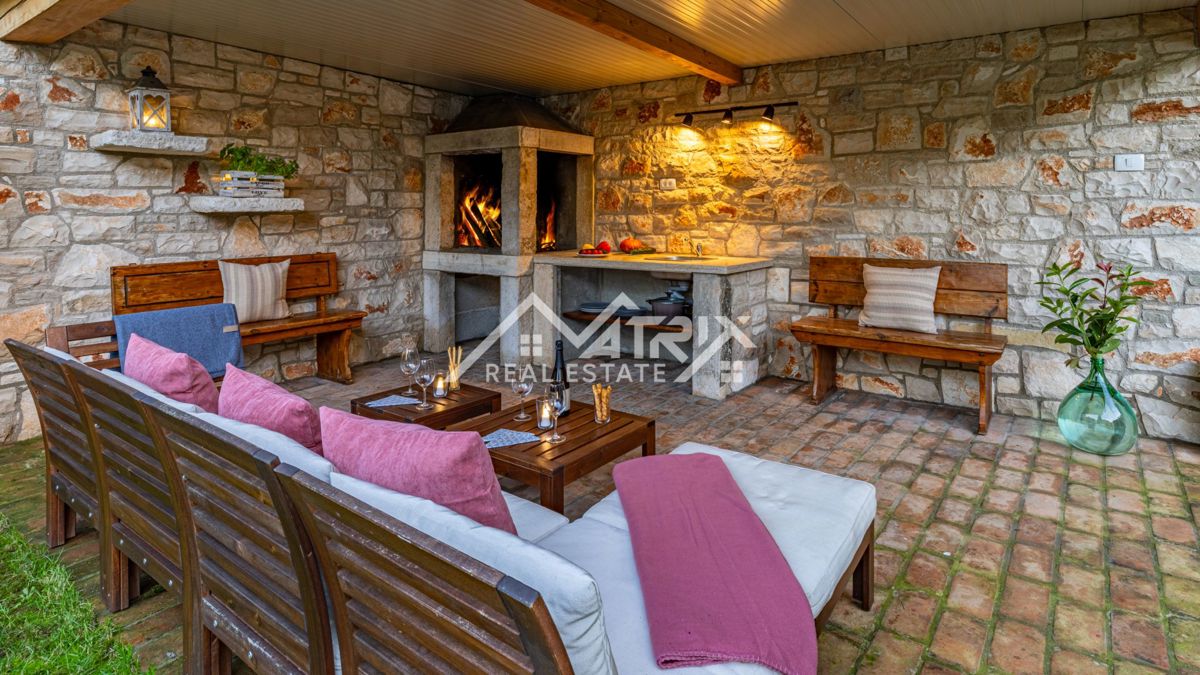 Umag, edinstvena vila z bazenom na mirni lokaciji, 600 m od morja