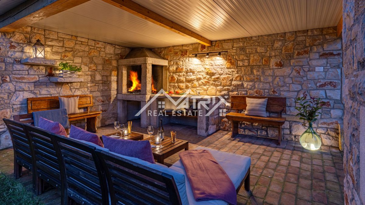 Umag, edinstvena vila z bazenom na mirni lokaciji, 600 m od morja