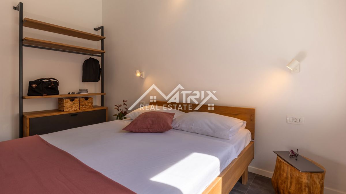 Umag, edinstvena vila z bazenom na mirni lokaciji, 600 m od morja