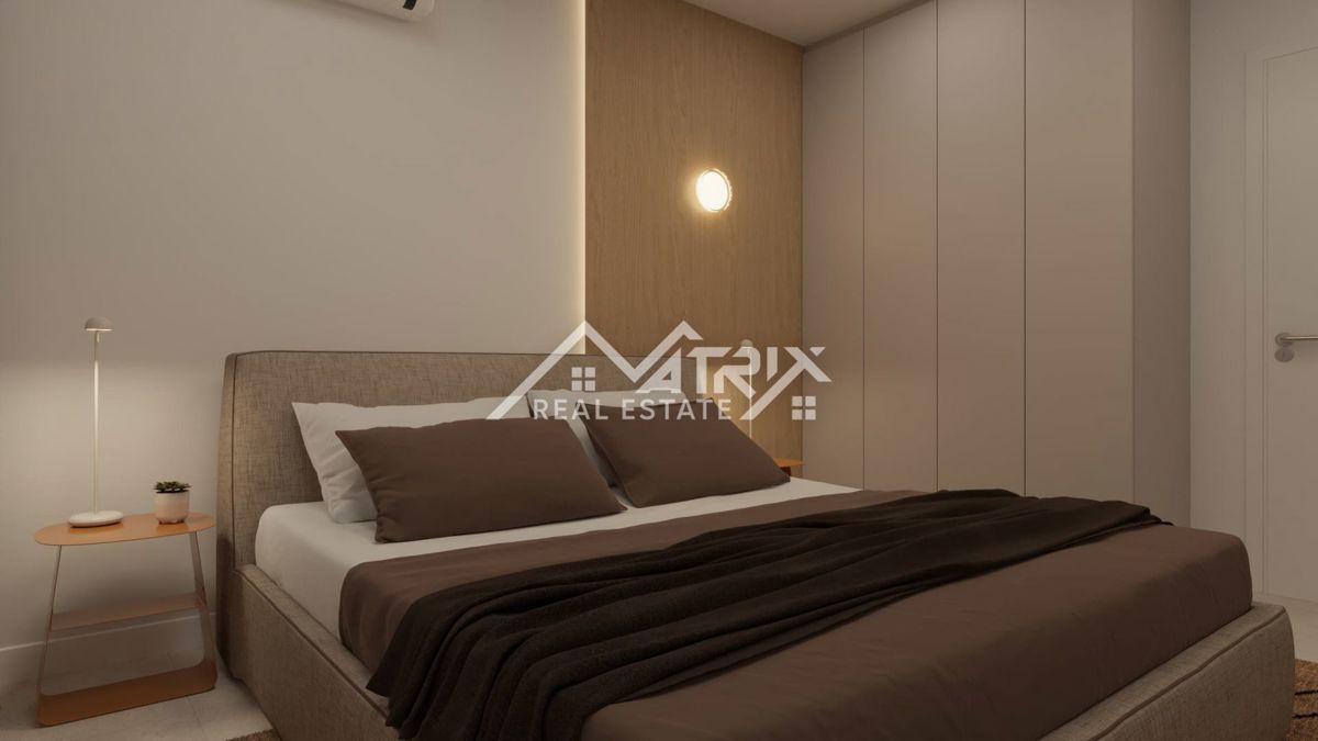 Medulin, stan v 1. nadstropju s teraso, prvi vrsti do morja