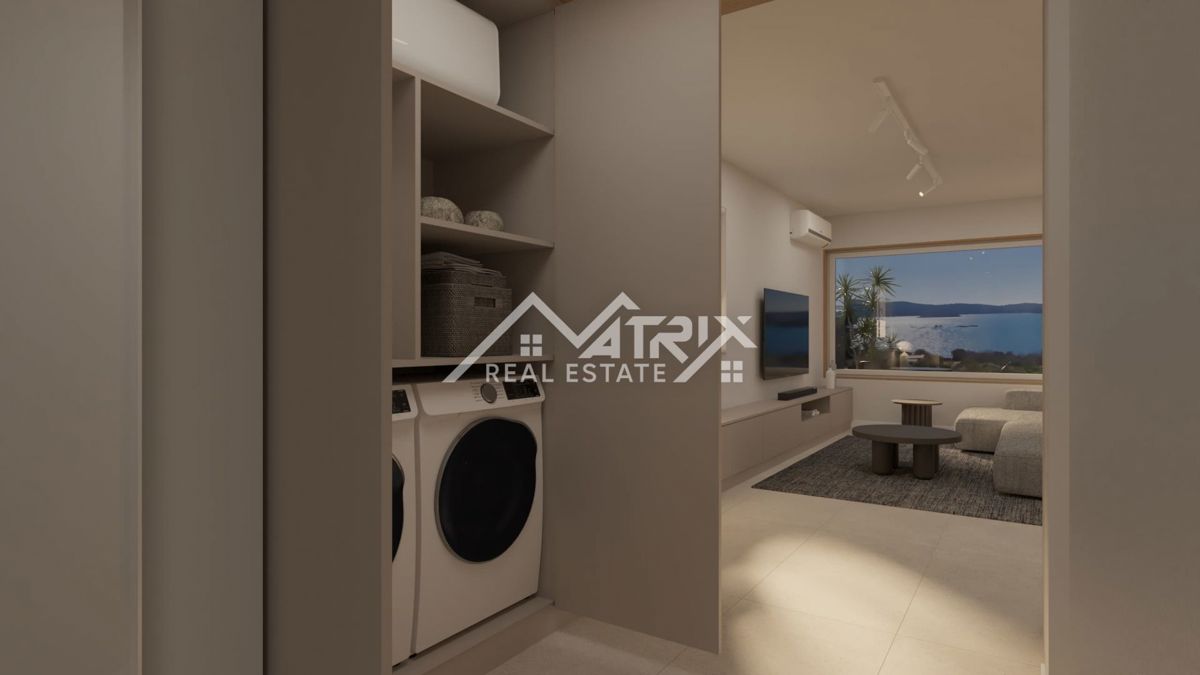 Medulin, stan v 1. nadstropju s teraso, prvi vrsti do morja