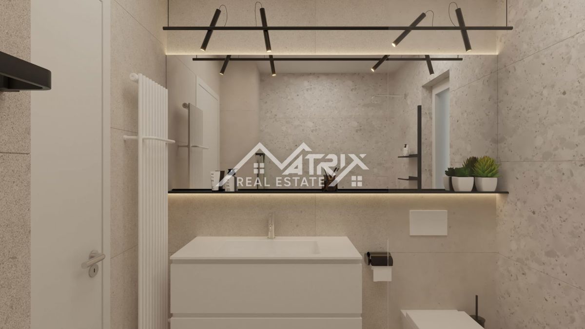 Medulin, stan v 1. nadstropju s teraso, prvi vrsti do morja