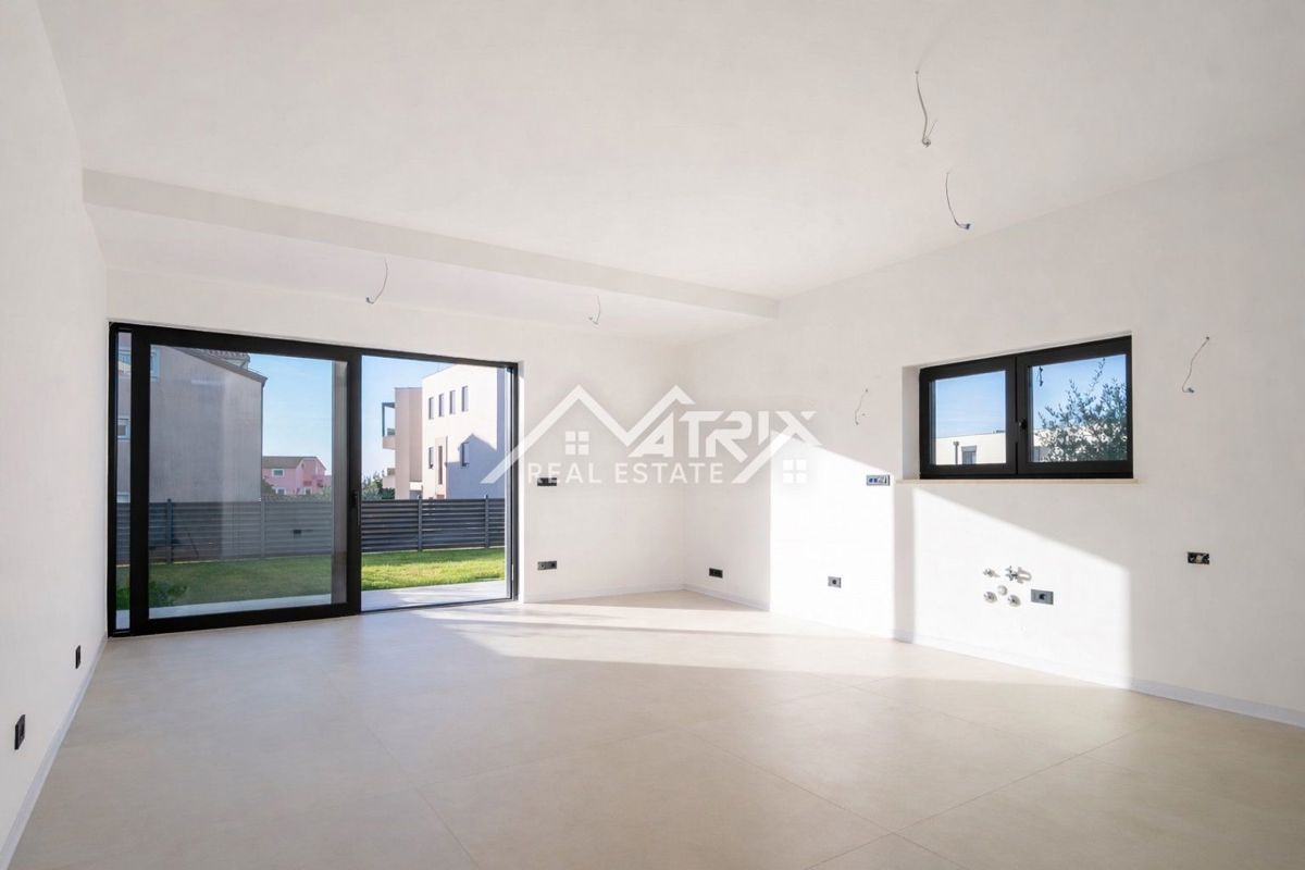 Poreč, trinadstropna hiša z vrtom le 800 metrov od morja