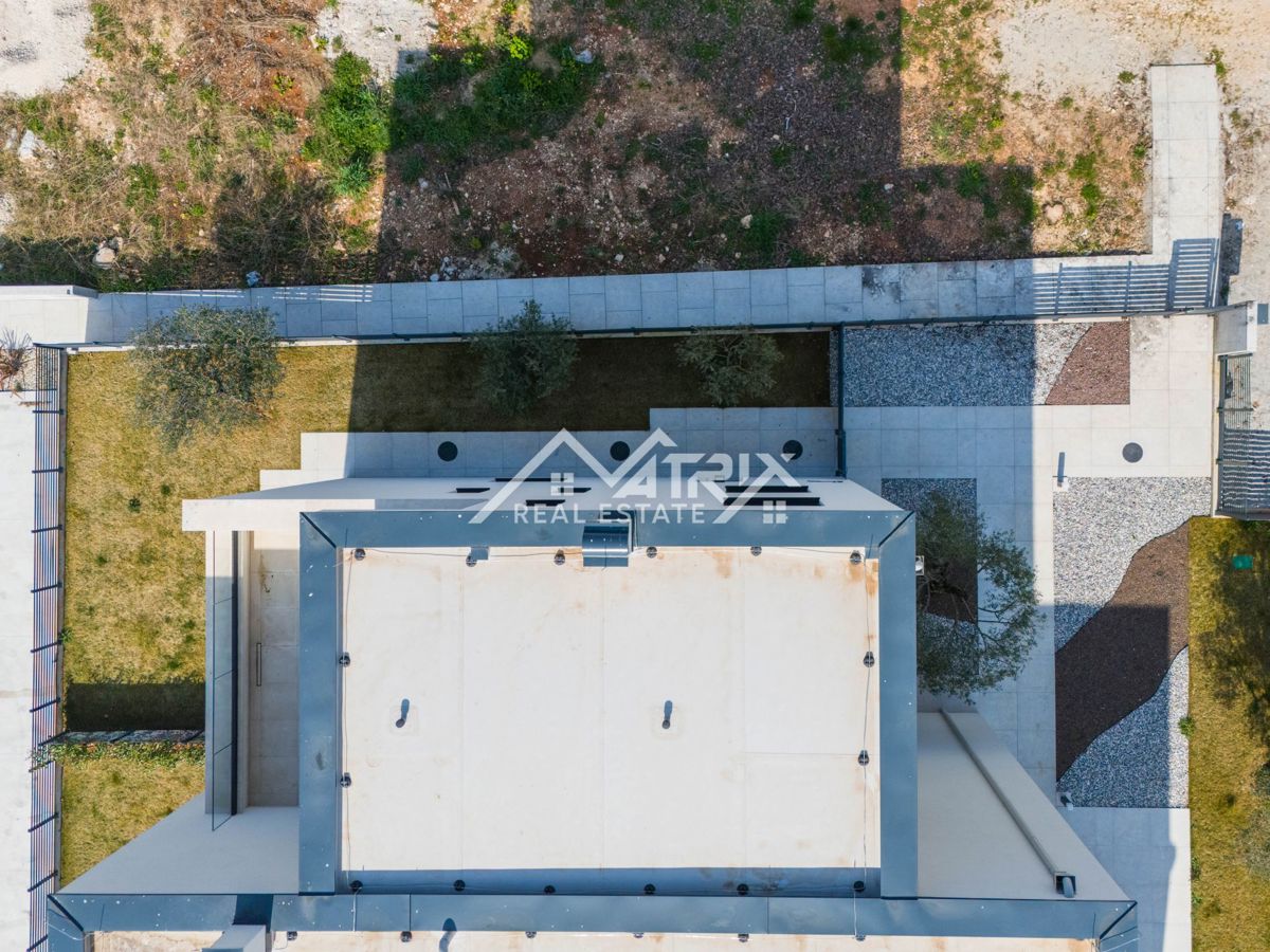 Poreč, trinadstropna hiša z vrtom le 800 metrov od morja