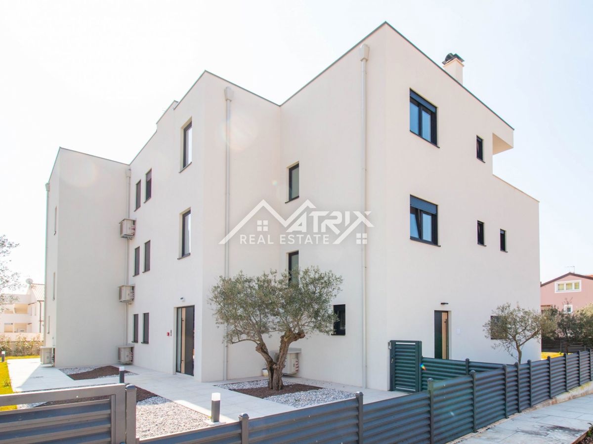 Poreč, trinadstropna hiša z vrtom le 800 metrov od morja