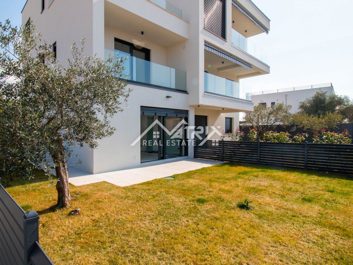 Poreč, trinadstropna hiša z vrtom le 800 metrov od morja