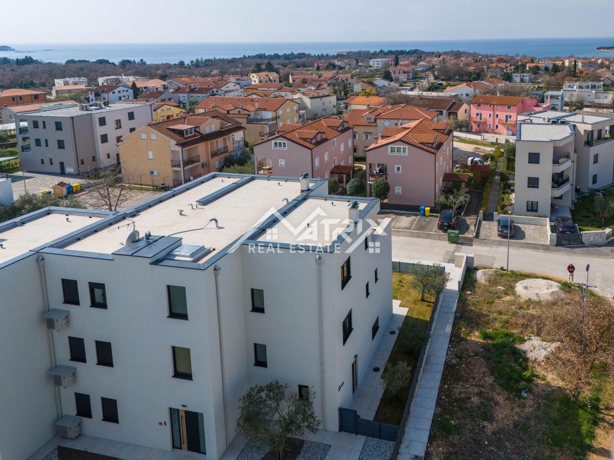 Poreč, trinadstropna hiša z vrtom le 800 metrov od morja