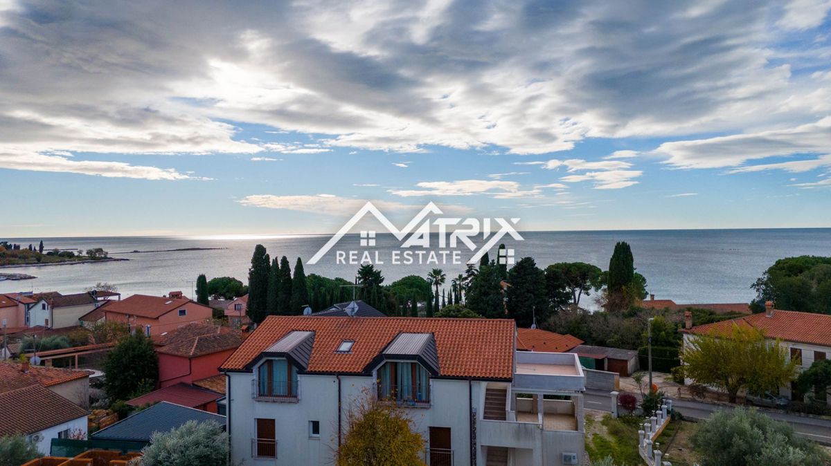 Umag – velika hiša z dodatno parcelo, le 100 m od morja