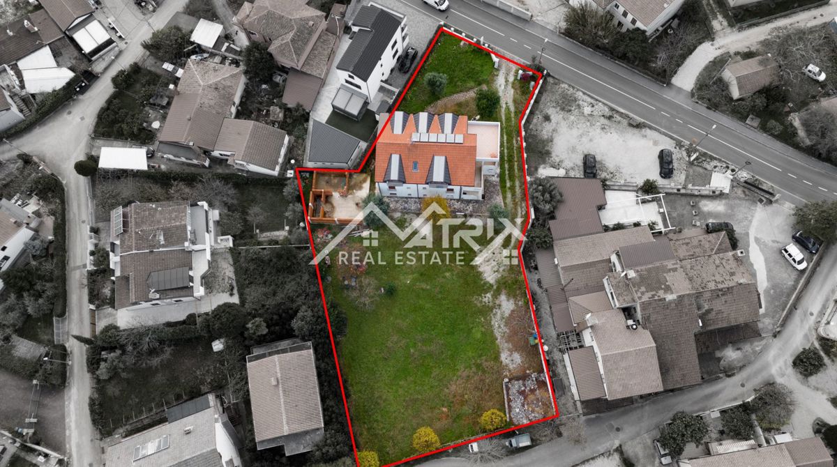 Umag – velika hiša z dodatno parcelo, le 100 m od morja