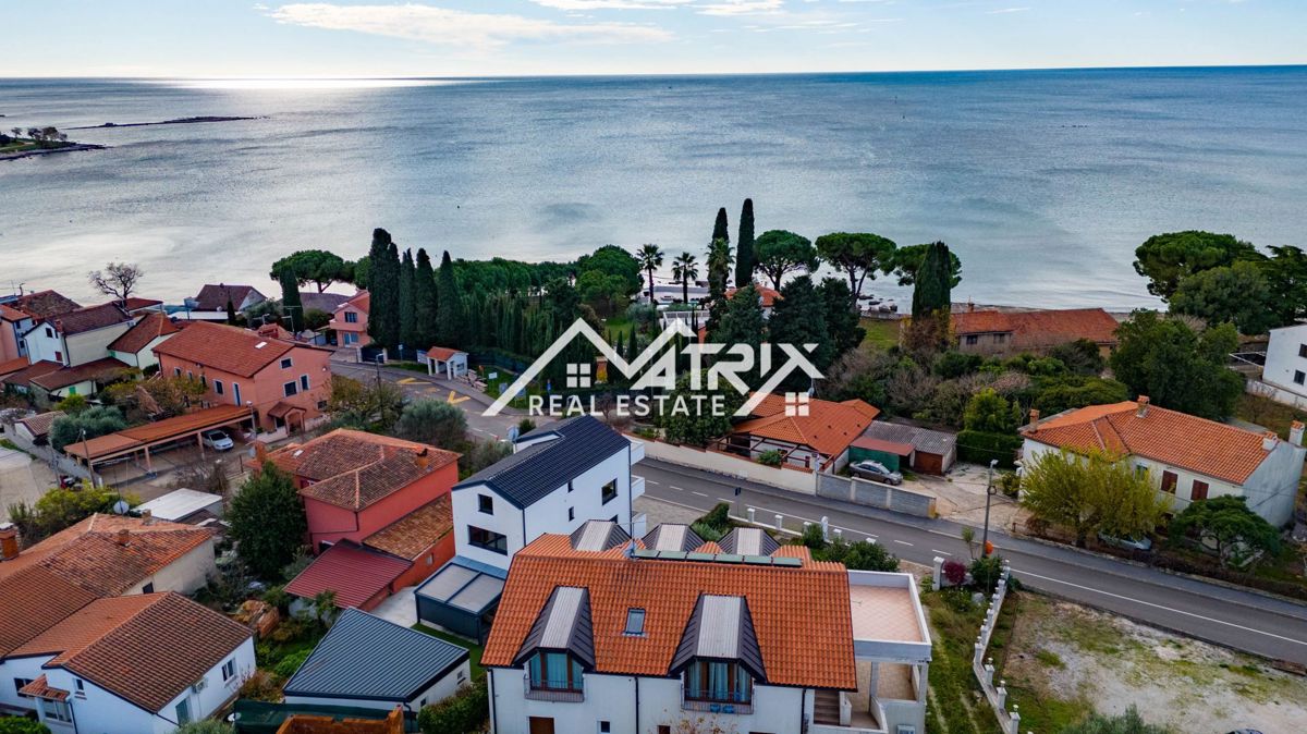 Umag – velika hiša z dodatno parcelo, le 100 m od morja