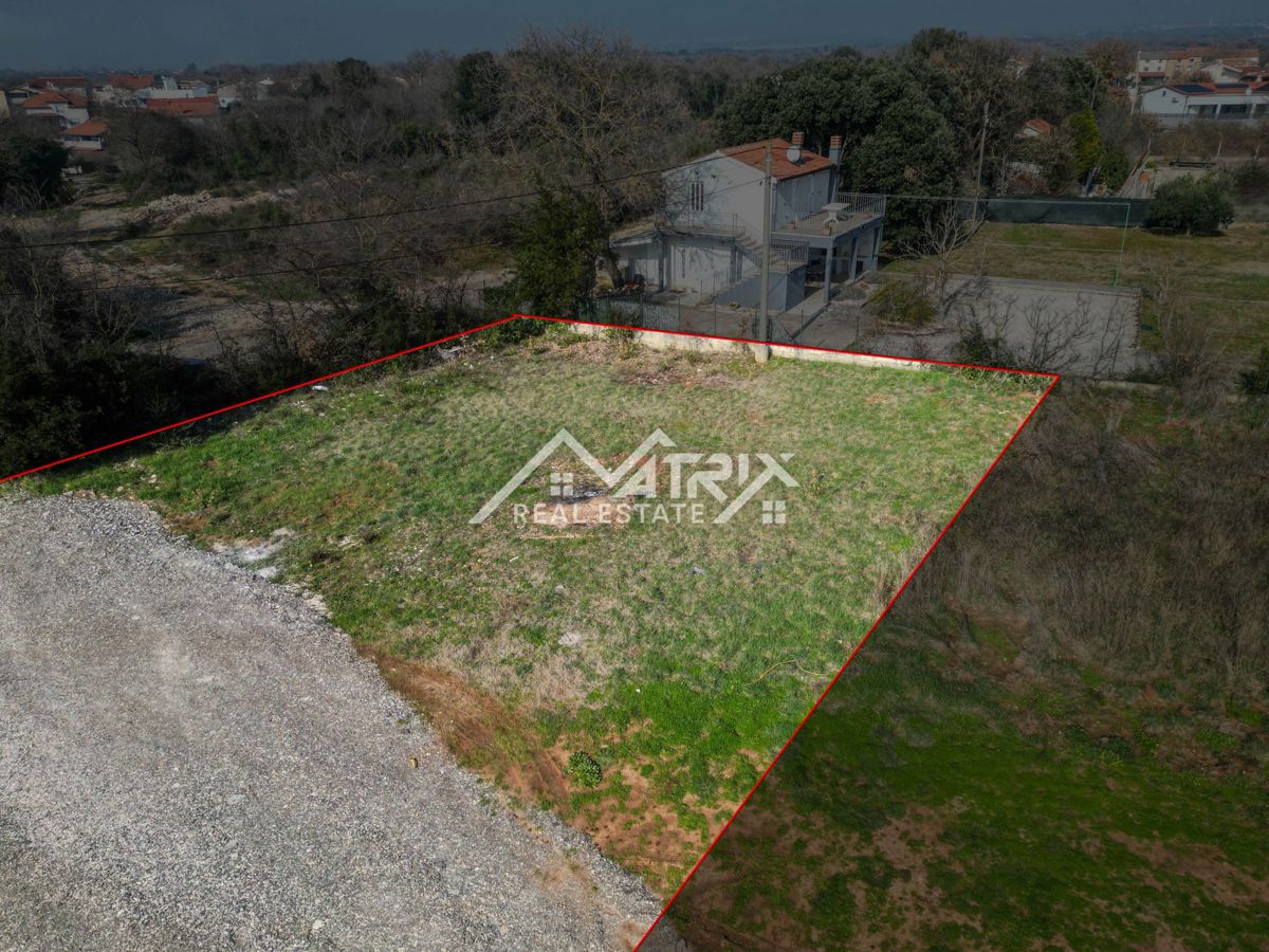 Pula okolica, gradbena parcela s projektom, top lokacija