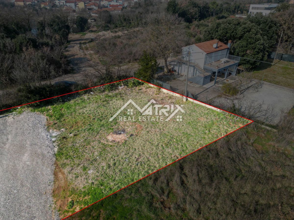 Pula okolica, gradbena parcela s projektom, top lokacija