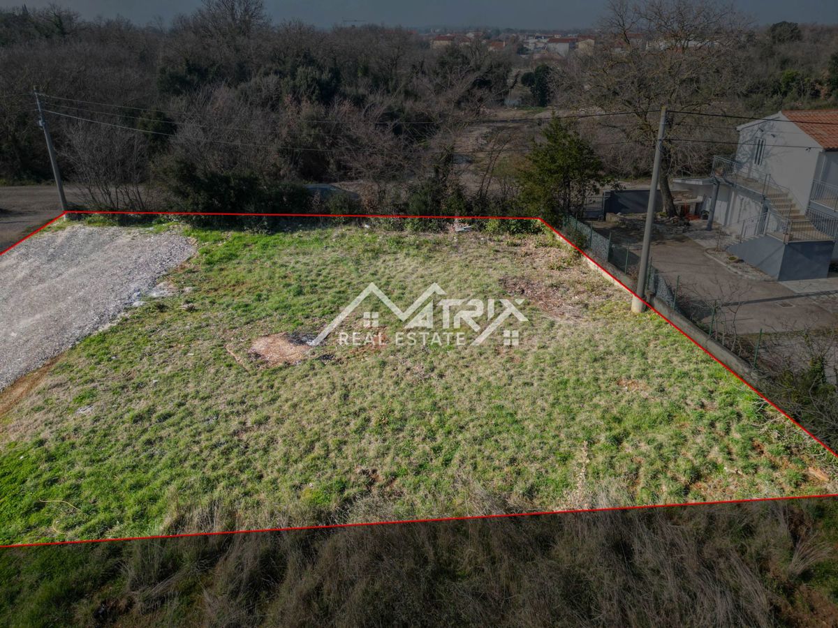 Pula okolica, gradbena parcela s projektom, top lokacija