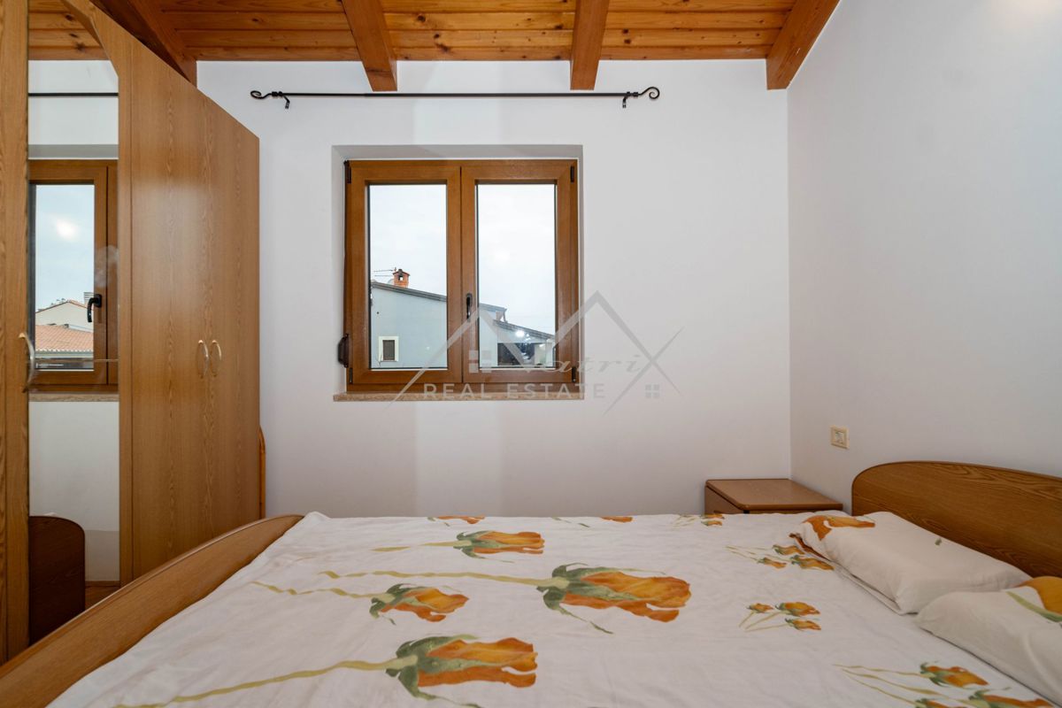 Novigrad, stanovanje na mirni lokaciji v bližini mesta