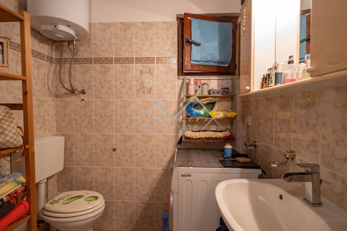 Novigrad, stanovanje na mirni lokaciji v bližini mesta