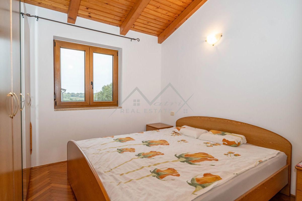 Novigrad, stanovanje na mirni lokaciji v bližini mesta