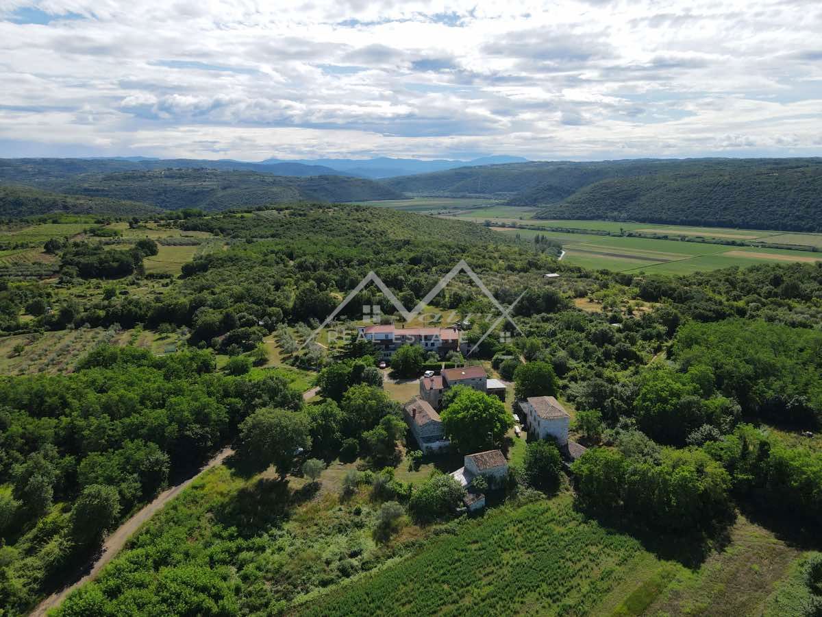 Novigrad okolica, čudovita kamnita vila