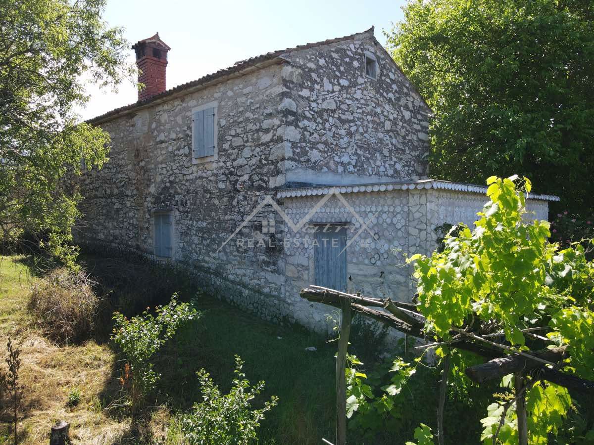 Novigrad okolica, čudovita kamnita vila