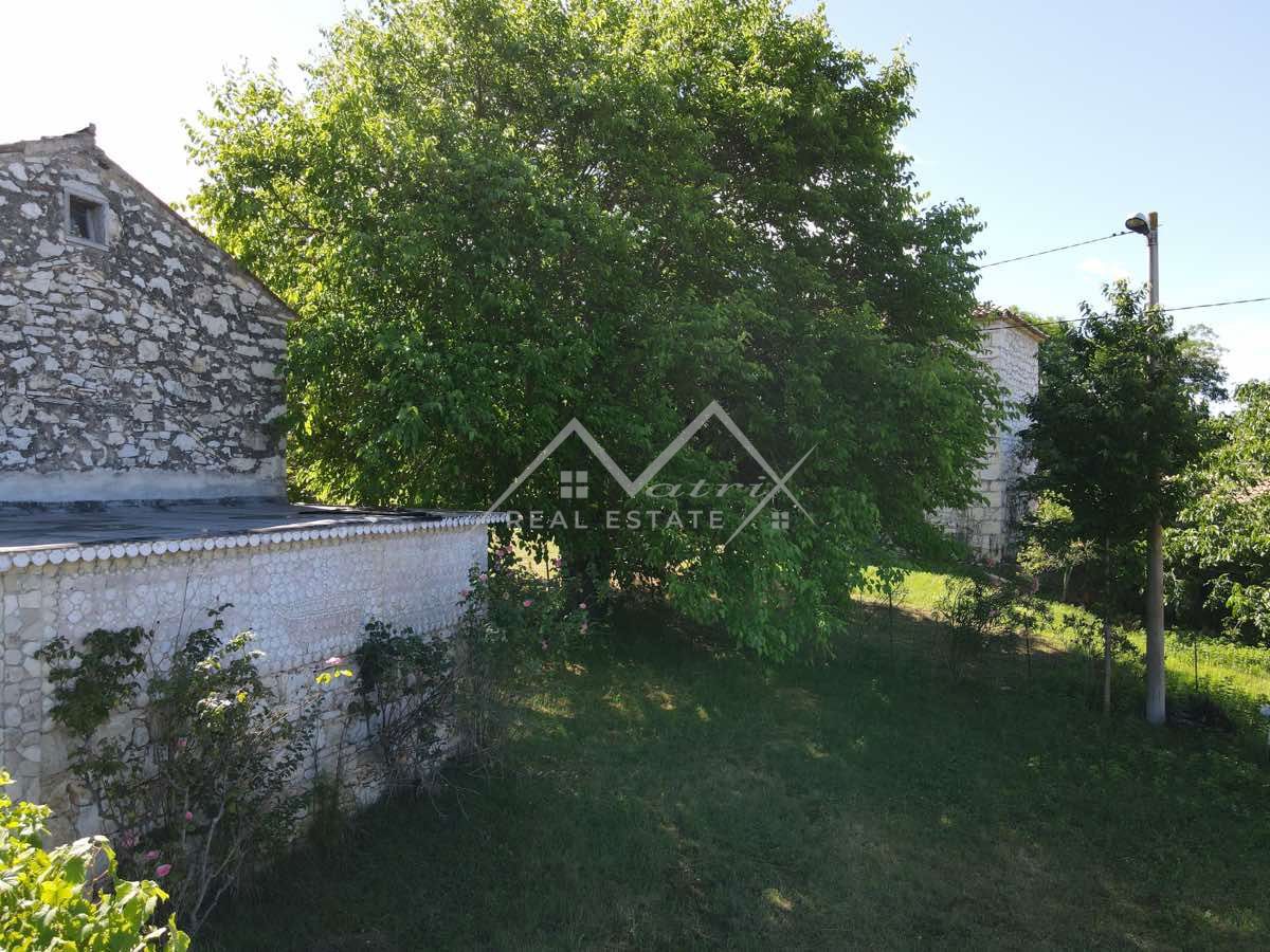 Novigrad okolica, čudovita kamnita vila