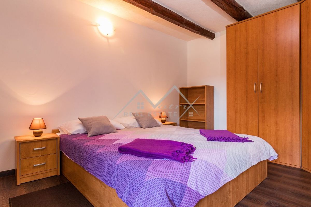 Žminj okolica, prostorna vila z bazenom v mirni lokaciji