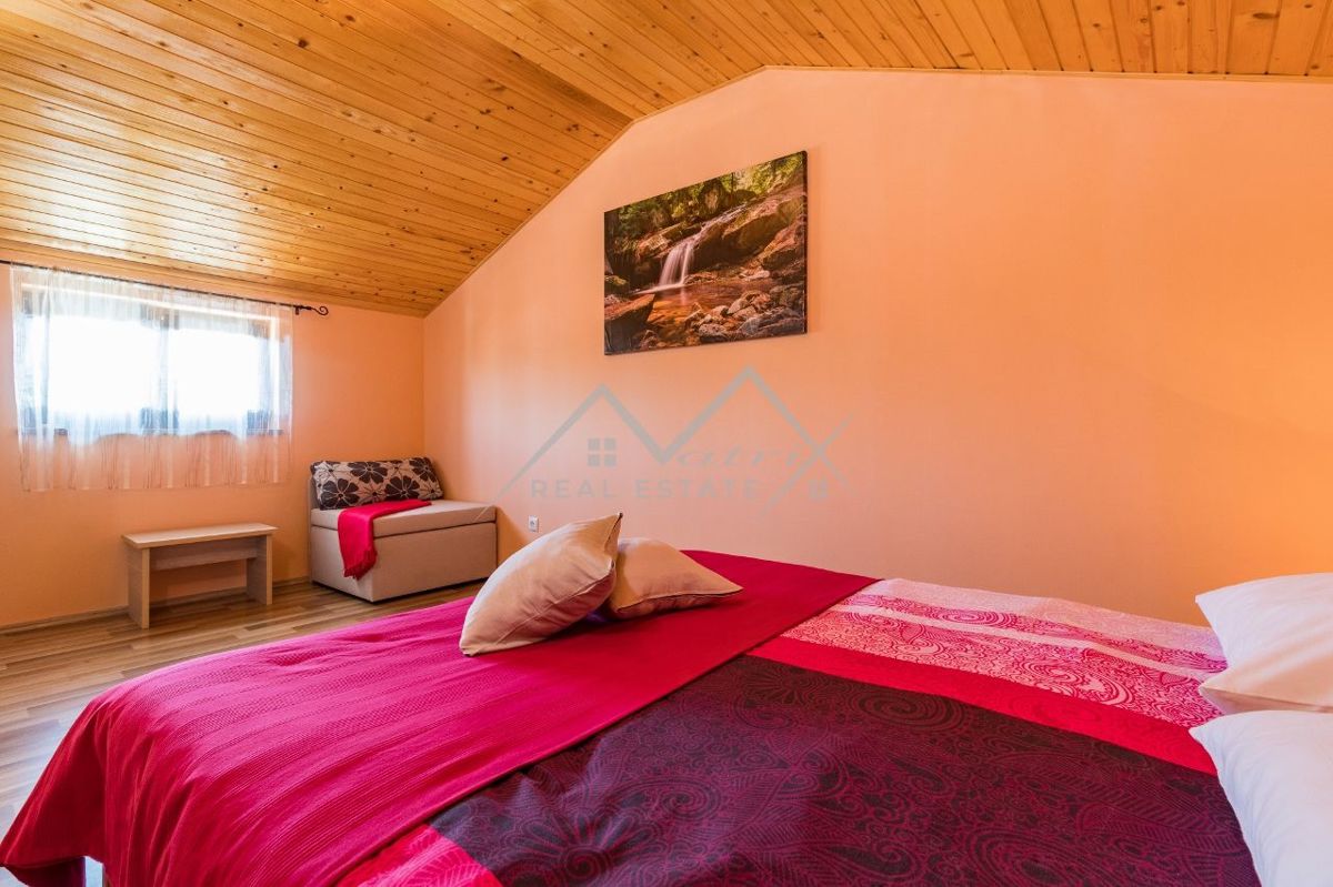Žminj okolica, prostorna vila z bazenom v mirni lokaciji