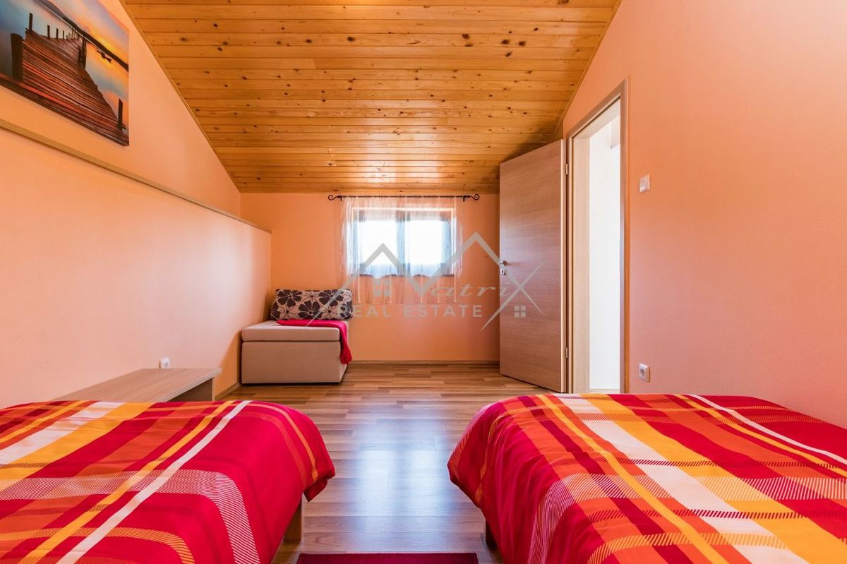 Žminj okolica, prostorna vila z bazenom v mirni lokaciji