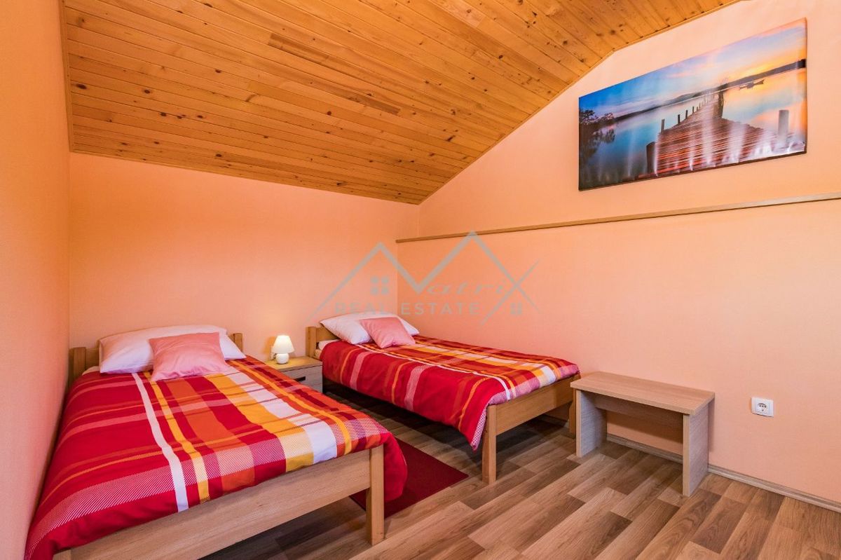 Žminj okolica, prostorna vila z bazenom v mirni lokaciji
