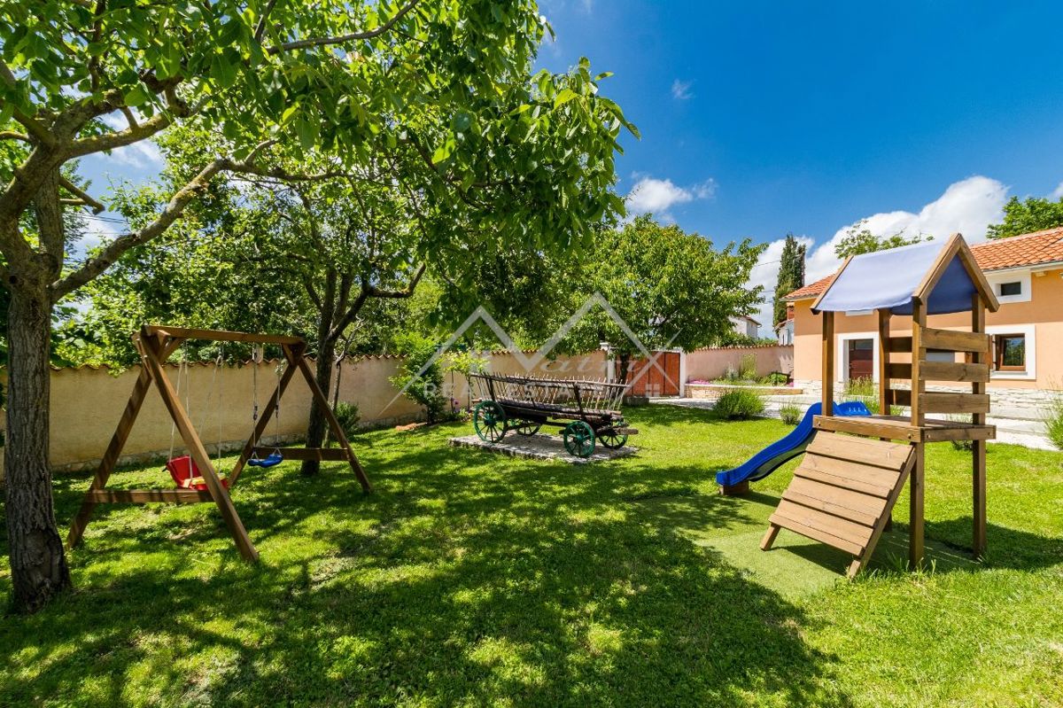 Žminj okolica, prostorna vila z bazenom v mirni lokaciji