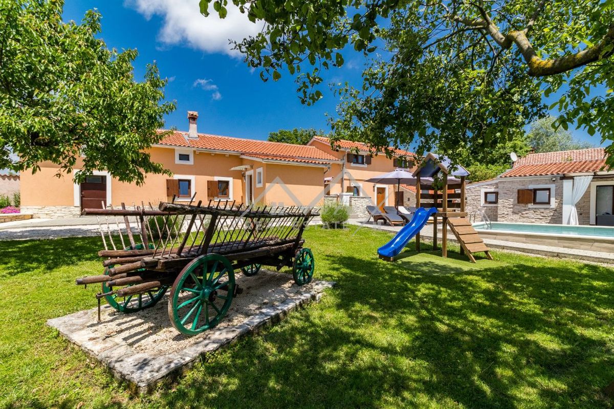 Žminj okolica, prostorna vila z bazenom v mirni lokaciji