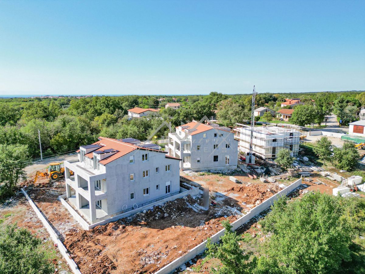 Poreč, Dvosobno stanovanje v prvem nadstropju na mirni lokaciji