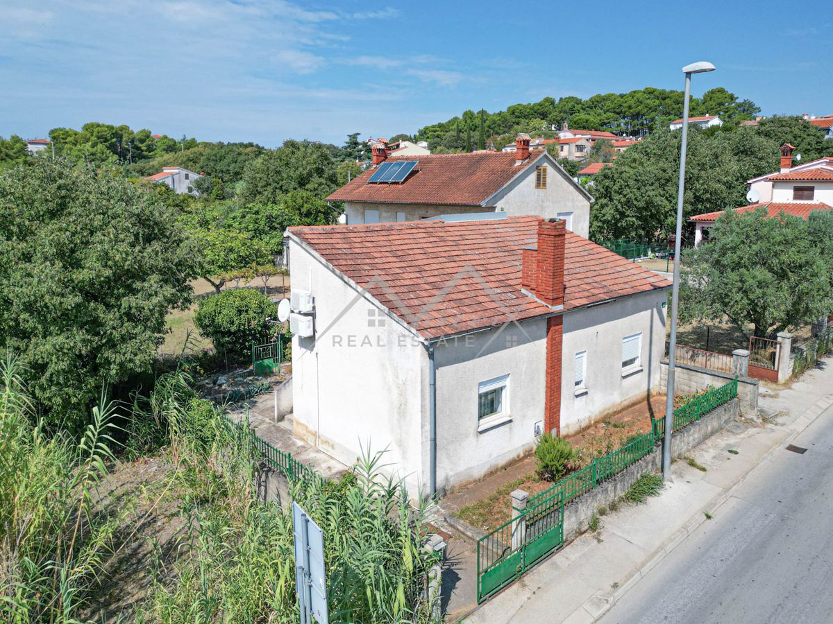 Hiša s teraso in vrtom, blizu Pule in morja
