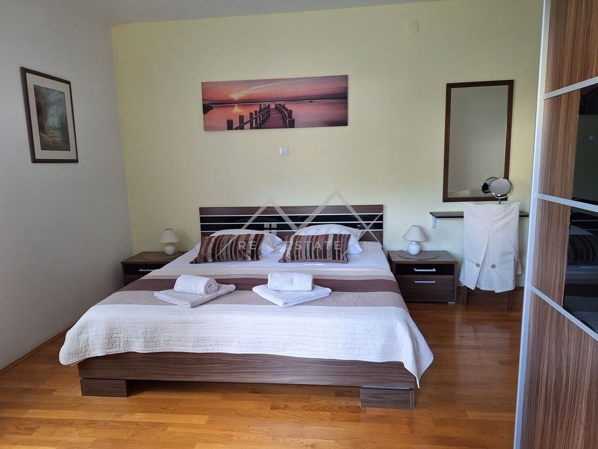 Pula, vila s bazenom na idealni lokaciji